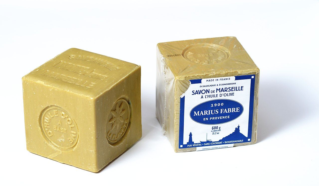 1280px-Marseiller_Seife.jpg